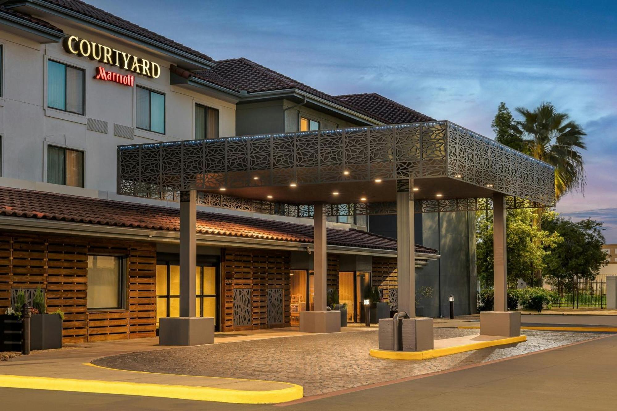 Hotel Courtyard By Marriott Rice 3*