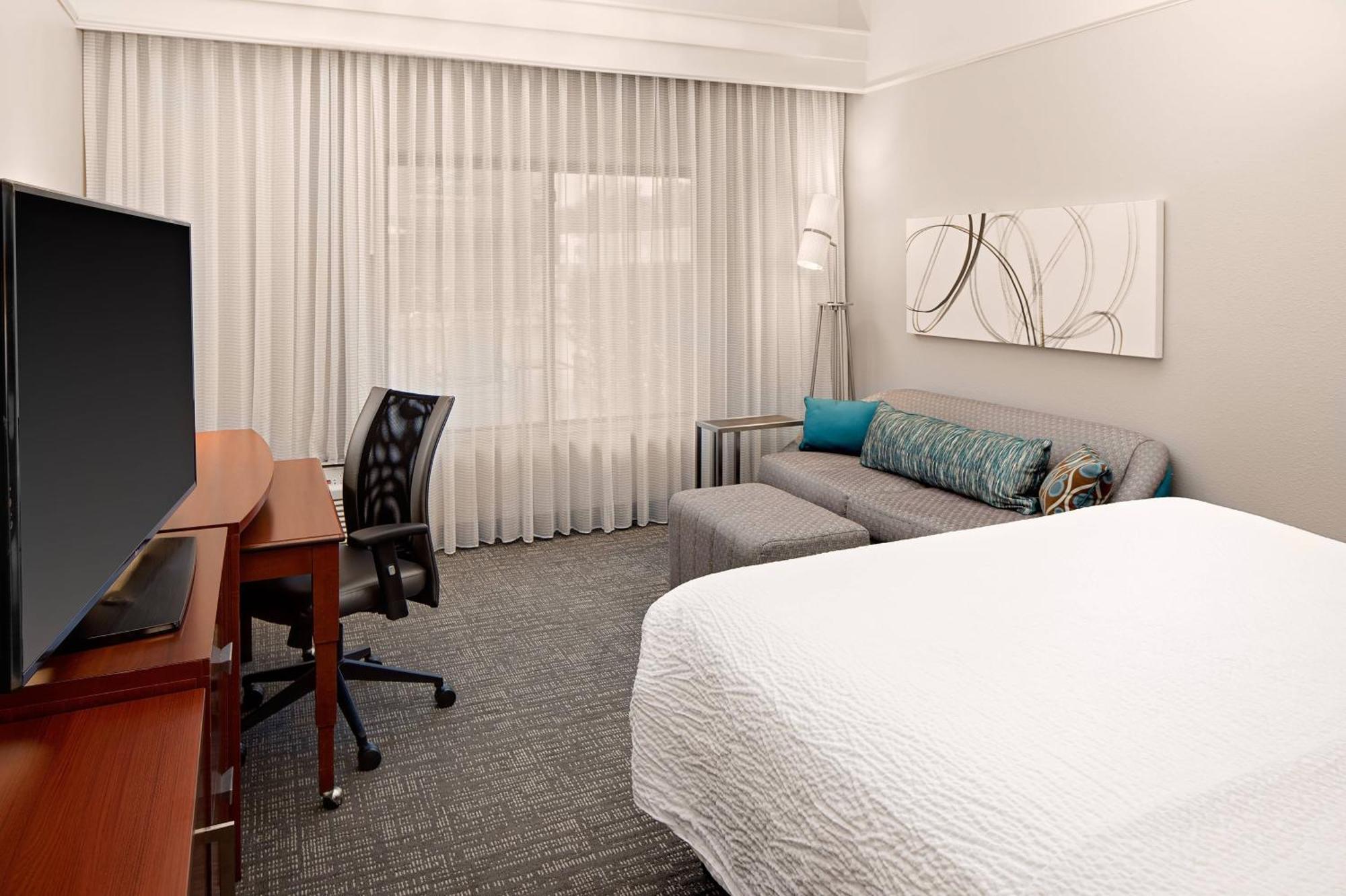 Courtyard By Marriott Rice Hotel 3*