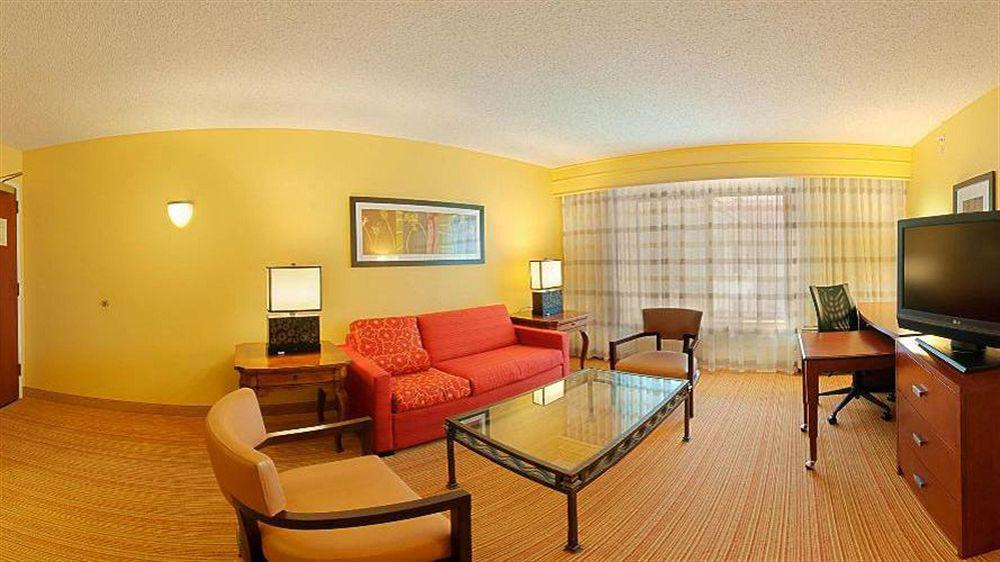 Courtyard By Marriott Rice Hotel Houston