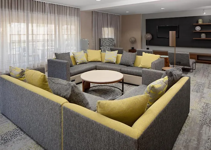 Courtyard By Marriott Houston Rice University