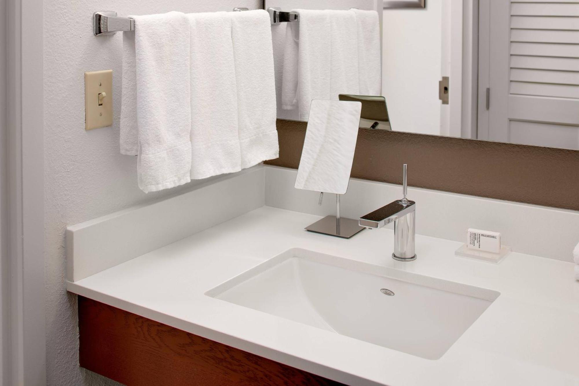 Courtyard By Marriott Rice University